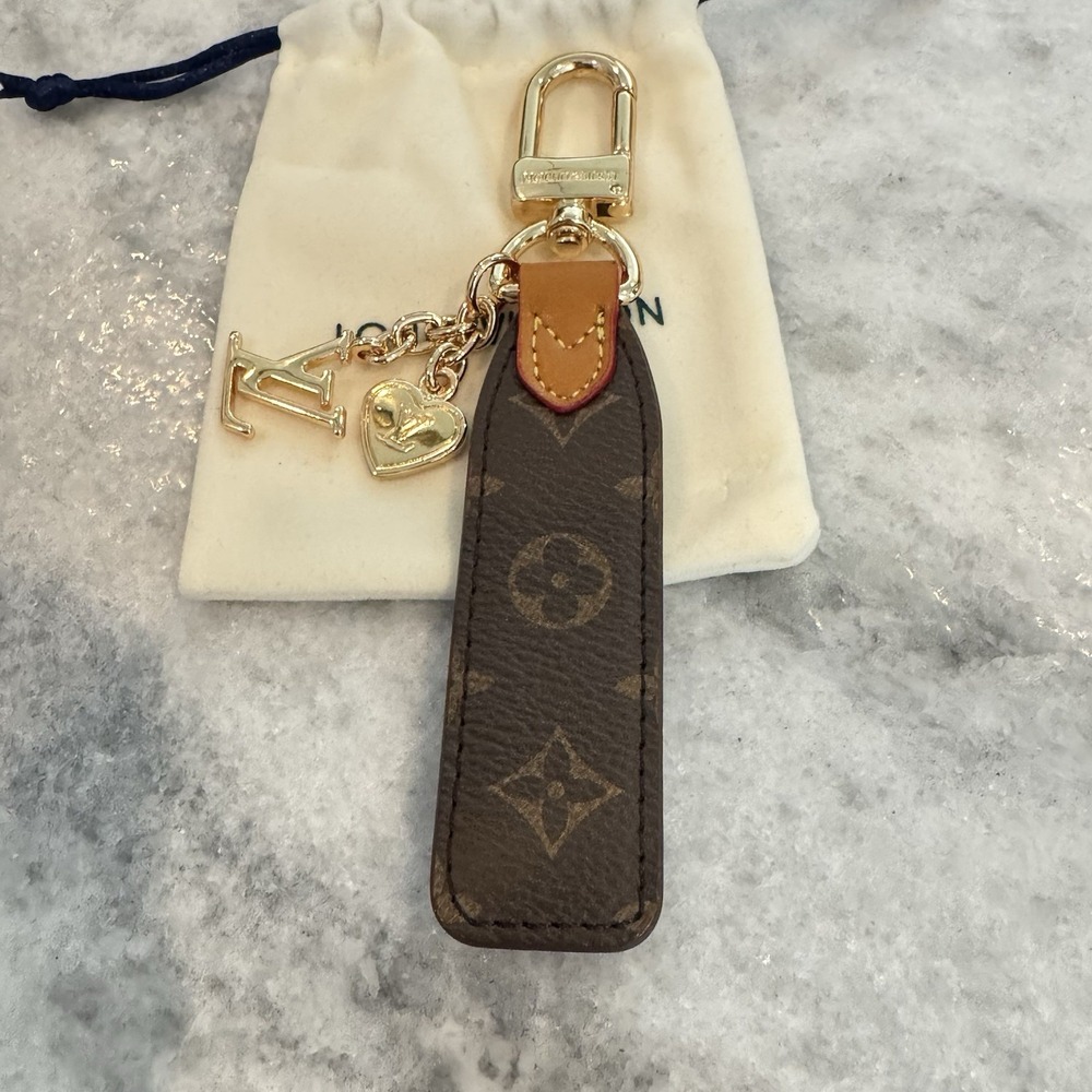 Louis Vuitton Monogram Key Chain LV Initials Heart Charm Gold Hardware - Picture 5 of 8